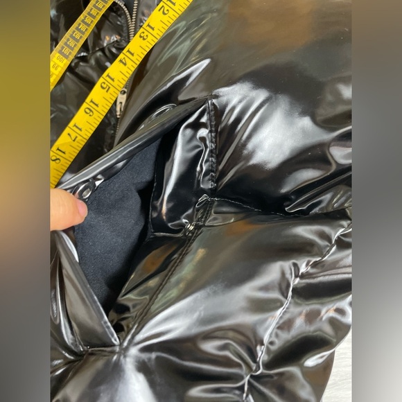A & F Ultra cropped puffer shiny black - Picture 14 of 14